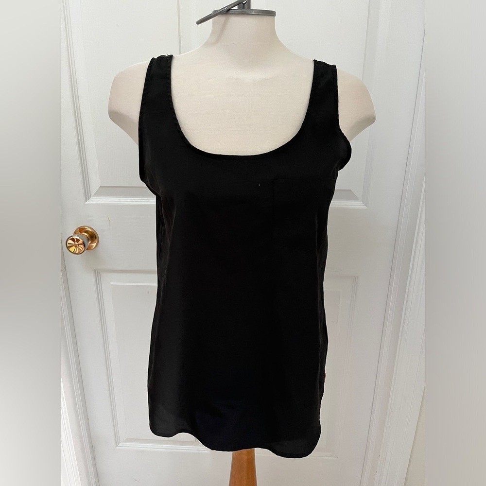 Joe Fresh black tank top size small, 109 percent polyester